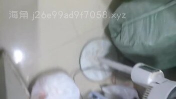 骚姐送逼入库（后续）用精液润唇，在仓库被汗味满身的弟弟内射