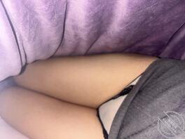 趁我妈熟睡溜进房间偷拍的,45岁熟女,有多少人摸过睡着的老妈的?0