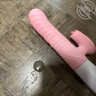 舔妈妈的自慰棒,射在了上面2