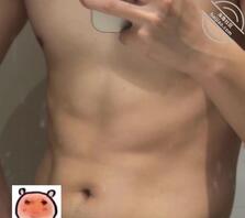 #纸包肌什么时候才能瘦成薄肌男孩呢#
健身一年感觉体脂还是有的高，腹肌0