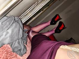 穿了一次女朋友的裙子高跟鞋丝袜就上瘾了，好看吗