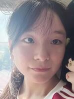 真实露脸厕拍，04年女大学生学妹，附生活照1