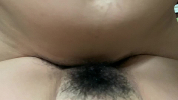 女神自己拿手机拍无套抽插她的骚逼