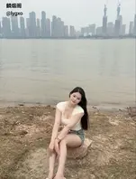 极品反差母狗金牌销售美女 余丽娇 30岁 为了销售业务多点提成 瞒着男友和客人多人运动群p1