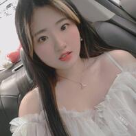 【偷拍】女大学生的性感丝袜，本系的，这小骚货是故意的吧0