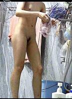 我也想搞侄女，但她家里人管得严，我老婆又不工作，不能和她经常聊。2