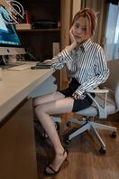 美女挺配合的拍照！1