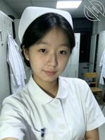 04年护理专业女大学生王诗莹，医院自拍