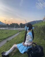 晚上陪表妹出来散步0