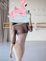 终于考试完了。回来看到妈妈在练瑜伽下面忍不住就翘起来了2