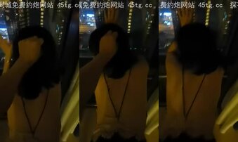 落地窗前撕头发