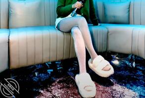 骚逼反差人妻的荧光丝袜0