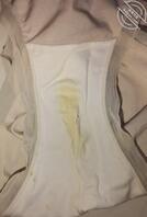 骚逼媳妇，又脱下来一条带白带和分泌物的内裤，一天就这么多，谁舔我媳妇逼1