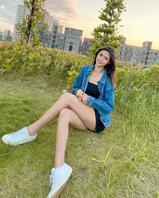 长腿比基尼辣妹&ldquo;苏蔚 Sunny&rdquo;横躺沙滩形成最性感风景