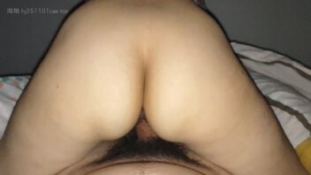 日常操老婆，女上背位。