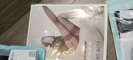 反差姐姐衣柜里的丝袜和玩具0