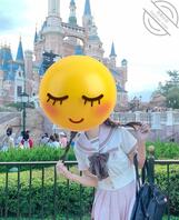 跟女儿去迪士尼玩，他身材发育越来越好。不少小黄毛看过来的目光我得抓紧时间1