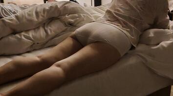 偷拍河南骚妈妈第一集 酒店偷拍大屁股 这个角度不是是适合直接后入呢0