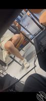 偷拍同事底裤 这个骚逼想开腿了