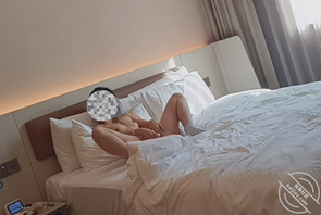 【原创】17.妹妹又缺钱了,那必须得用骚B来换,让她试试黄瓜的威力0