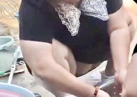 大姨子家大儿媳妇，我偷拍的，鼓鼓的大馒头怎么样，感觉插进去应该很舒服吧