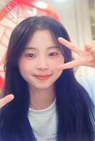 偷拍女高中生，疑似没穿内衣走光?2