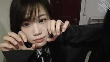 这个骚货在我家还自慰发骚，兄弟们你们说我要不要操了她录视频给兄弟们泄火