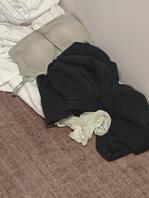 欠艹的小骚逼，爬过来吃爸爸大鸡巴，口爆吞精