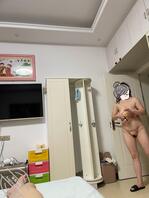 偷拍老婆给大家看，奶子不大你打我！1