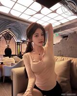 衣服小就成熟