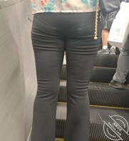 御姐少妇的黑色紧身裤