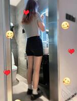 大家一起来分享自己身边的骚逼！看看逼逼嫩不嫩，被操成什么样？0