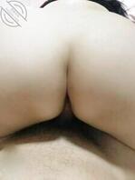 老婆被操的高潮迭起，白浆横流，最后内射1