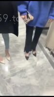 带俩母狗去公厕爆操她们骚逼