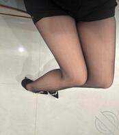 拜年丝袜勾丝，姐姐让我猜穿的什么内裤，行！母狗够骚！0