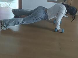 记录35岁极品熟女骚妈妈俯卧撑0