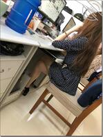 公司新来的女同事，很单纯，哄到家里发了几个三级片给她看，只让摸没让干0