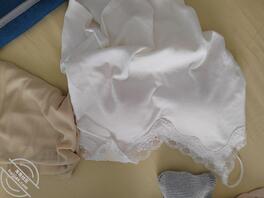 西安绿母男大，刚兴趣的可以射我妈的丝袜，内衣内裤，身体健康可以让我妈吞精1