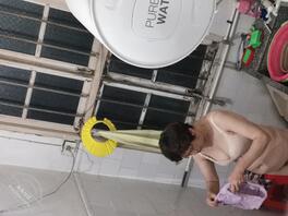 福建莆田E罩杯丈母娘的大奶，偷拍福建莆田岳母洗澡的高光时刻0