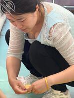 游乐园拍到的少妇，小穴微张1