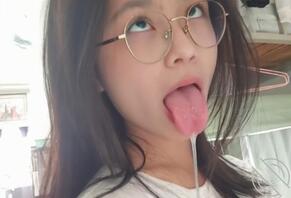 五头反差贱逼母猪自毁曝光求野爹赏鸡把羞辱