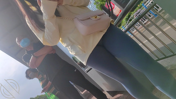 真实偷拍紧身瑜伽裤0