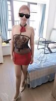 老公让我穿这套衣服去公园，碰到单身男人就让他摸胸1