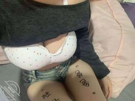 反差露出母狗想被肆意摧残殴打辱骂~