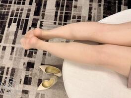 姑姑的美腿丝袜足控0