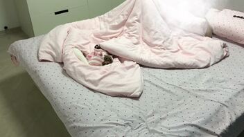 想操小姨子（3）偷拍设备拍到了小姨子自慰