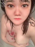 骚逼想要被你们。。。1