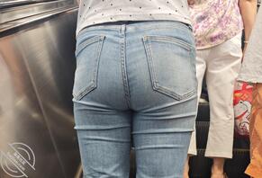 少妇的紧身牛仔裤1