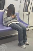南京地铁偶遇眼镜学生妹2
