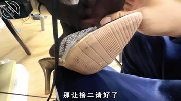 血缘交融-桃色直播事件 脸对观众逼对外甥的直播 对着外甥自慰喷尿2